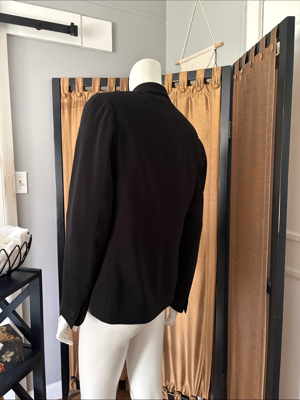 Women's Black Single-Button Blazer - Tailored Workwear from Guy Laroche Paris - Picture 3 of 3